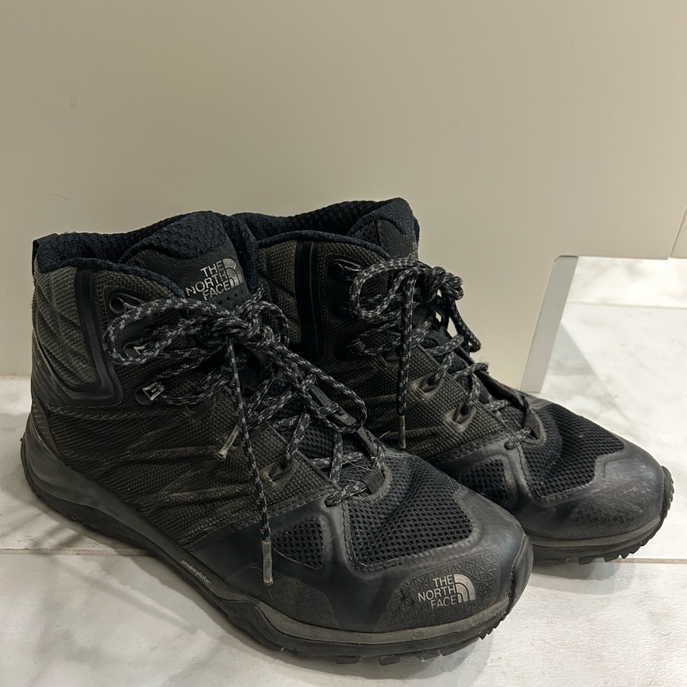 2/$75💥- BOOTS | The North Face hiking boots size 9-9.5 (men’s 7.5)